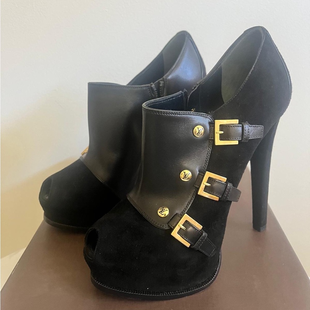 Louis Vuitton high heels brigade low